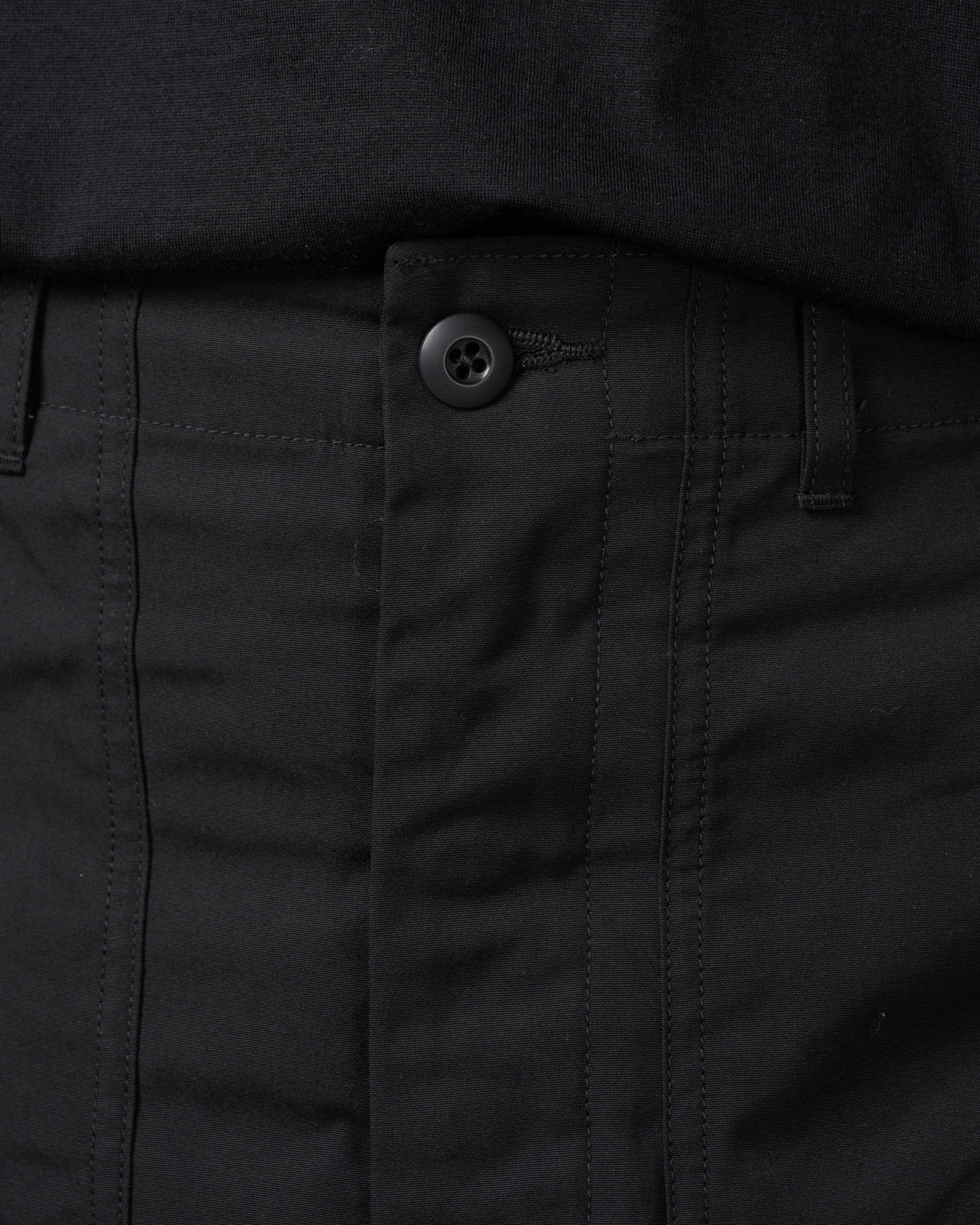 CIOTA ベイカーパンツ ブラック ウエスト・ポケットクローズアップ｜ベイカーパンツ特有のフロントポケットディテールとウエスト部分の縫製、日本製ならではの丁寧な仕立て
