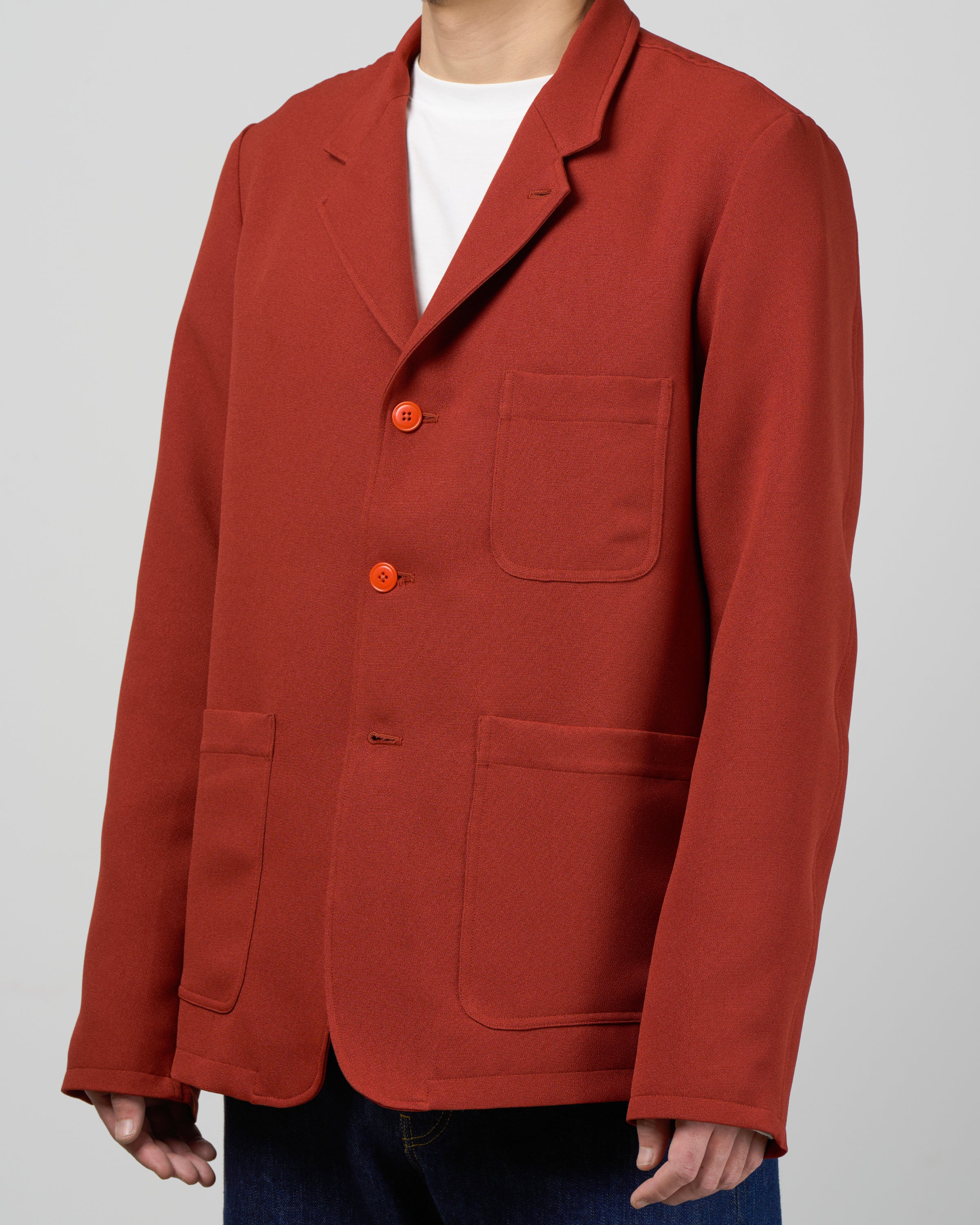 Dhal ダブルフェイスジャージージャケットの着用スタイル別角度、リラックスしたフィット感とクラシックなシルエット、通気性と耐久性を両立した二重織り生地、赤でも茶でもない絶妙なレンガ色、スタイリングに存在感をもたらす日本製ジャケット、keylime Tokyo