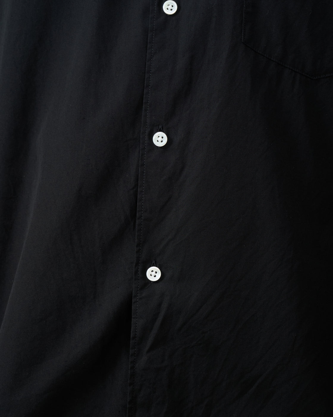 Dhal Regular Shirt襟元詳細、100/2 poplin fabric collar構造、日本製シャツの丁寧な縫製、black cotton shirt neck design