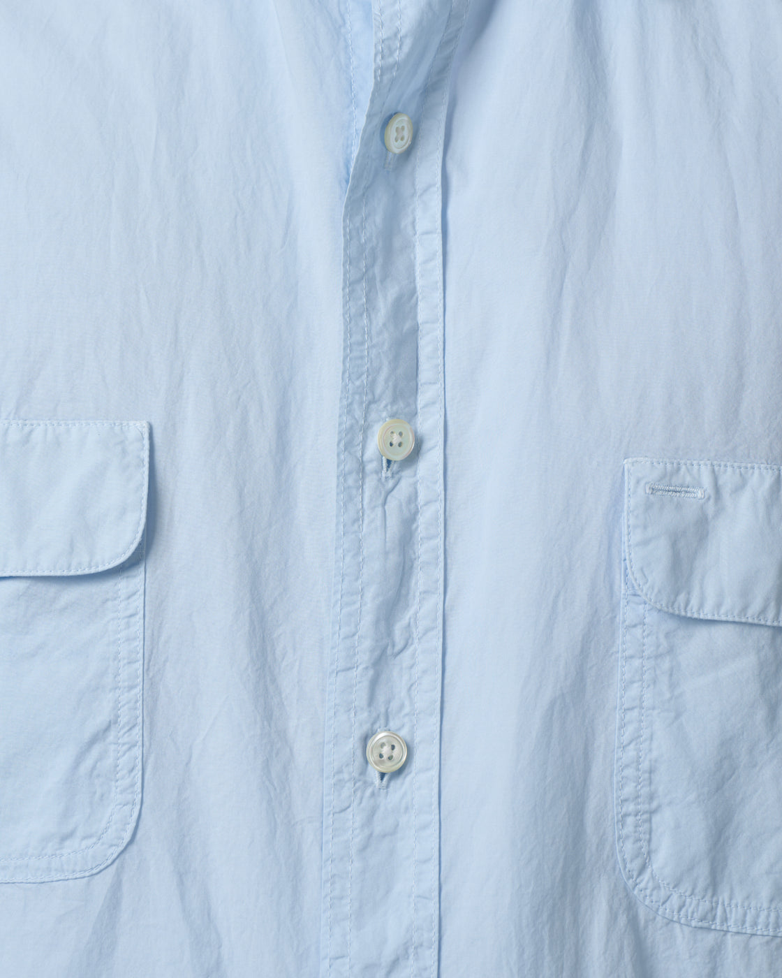 CIOTA バギー5ポケットパンツ ミディアムブラック 生地テクスチャークローズアップ｜スビンコットン超長綿の滑らかな肌触りと奥行きのある表情、独自加工による色落ちの質感