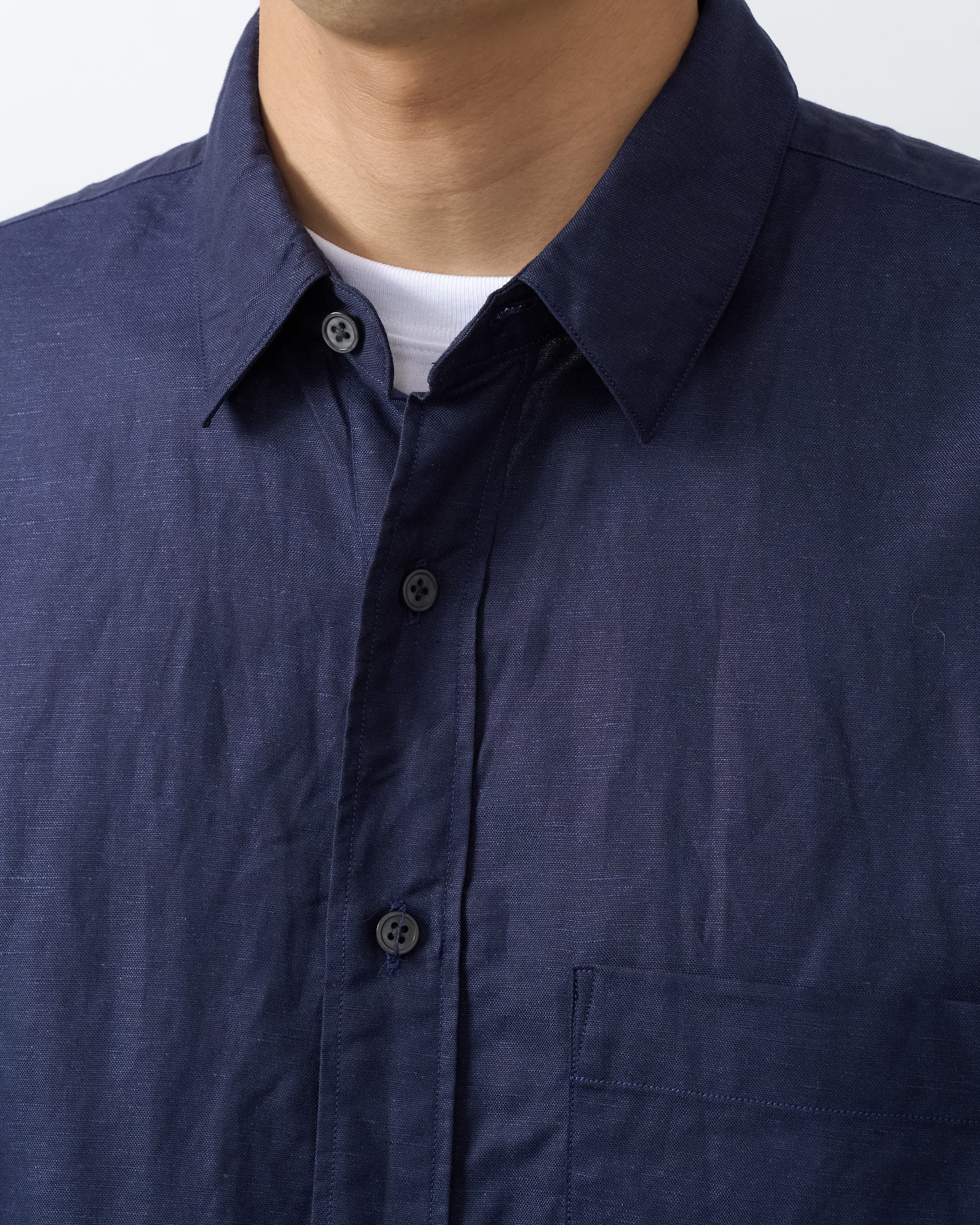 S H Cotton Linen Regular Collar Shirt Navy 商品詳細写真 Keylime Tokyo ボタン detail コットンリネン素材 ネイビー メンズシャツ 長袖カジュアル
