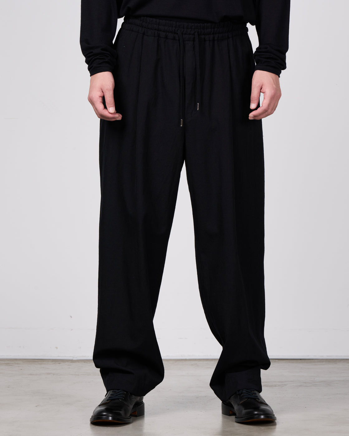 TOHNAI Wool Silk Gabardine Relaxed Trousers, Black