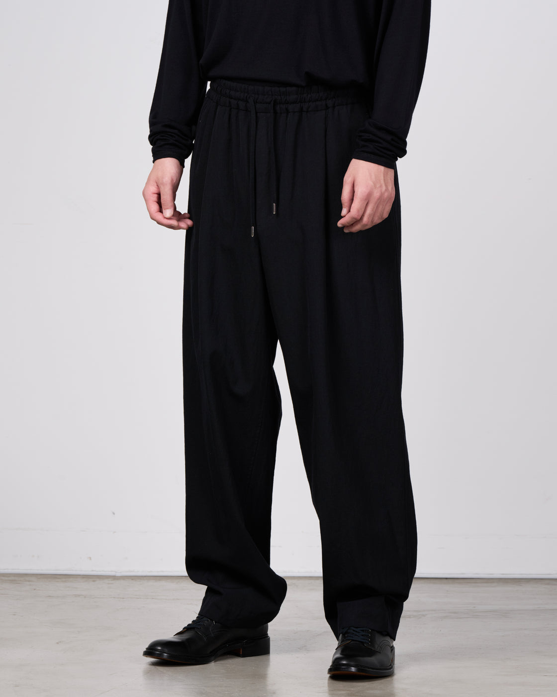 TOHNAI Wool Silk Gabardine Relaxed Trousers, Black