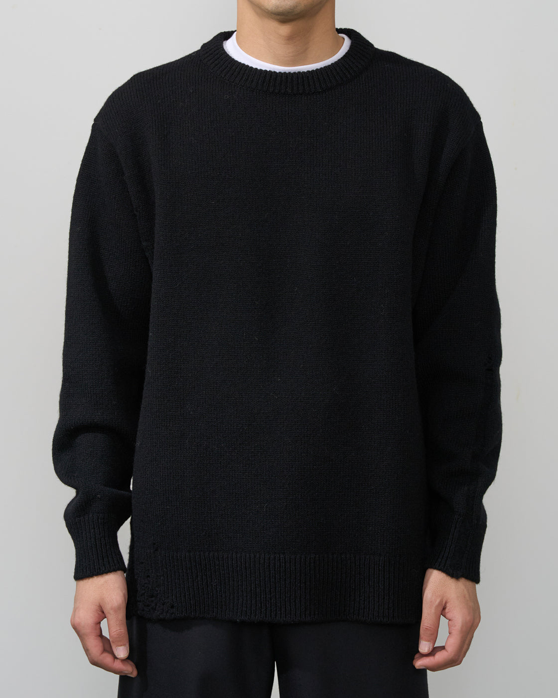 TOHNAI Chunky Crew Neck Knit, Black