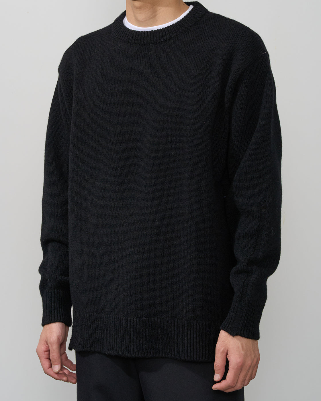 TOHNAI Chunky Crew Neck Knit, Black