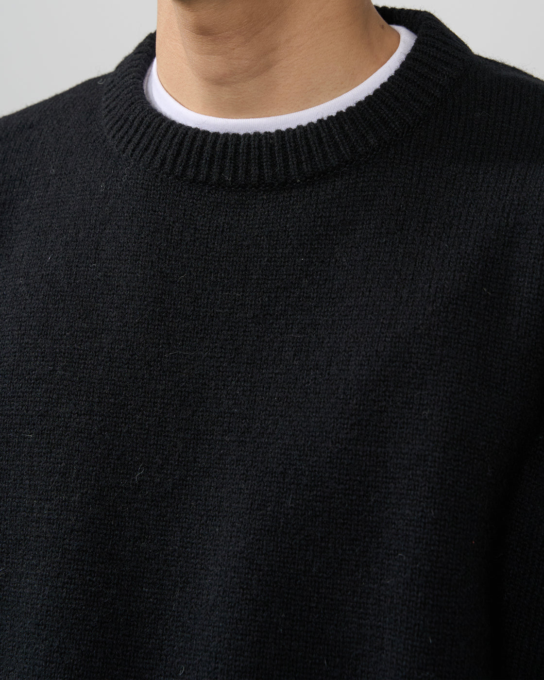 TOHNAI Chunky Crew Neck Knit, Black